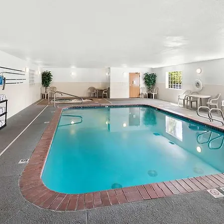 Guesthouse Inn & Suites Kelso/Longview 